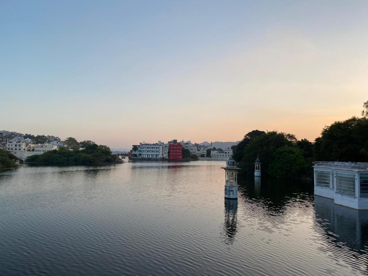 Natural Lake View Hotel อุเดเปอร์ ภายนอก รูปภาพ