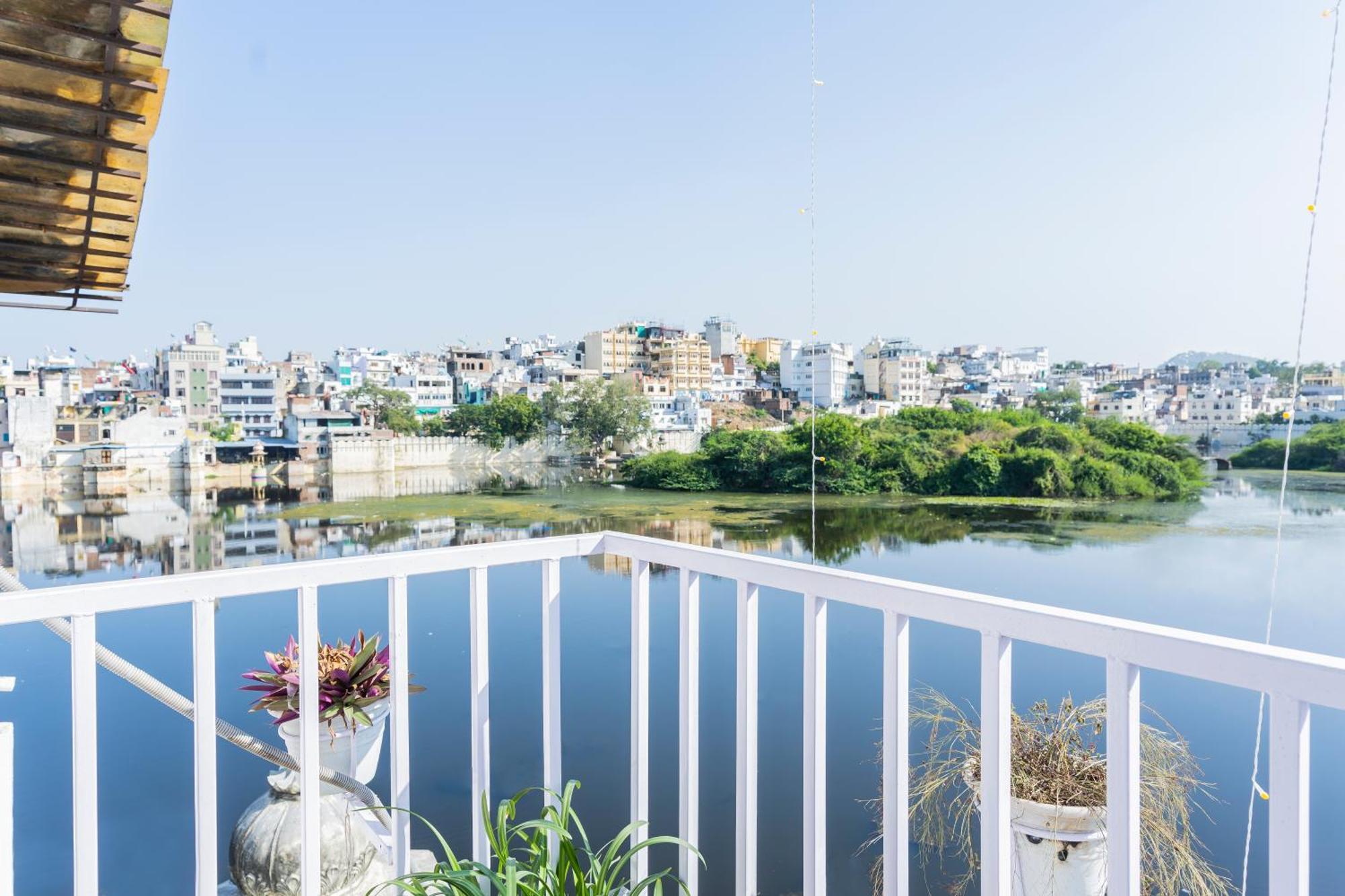 Natural Lake View Hotel อุเดเปอร์ ภายนอก รูปภาพ