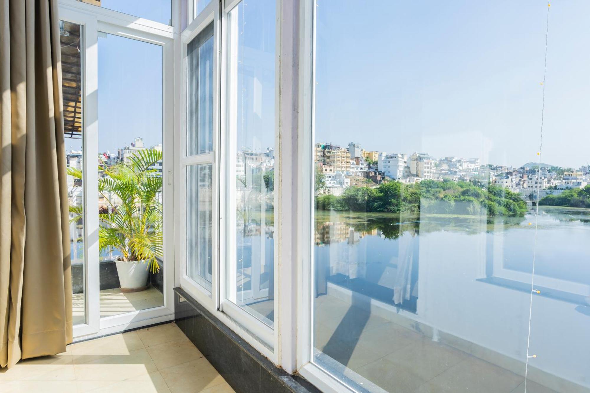 Natural Lake View Hotel อุเดเปอร์ ภายนอก รูปภาพ