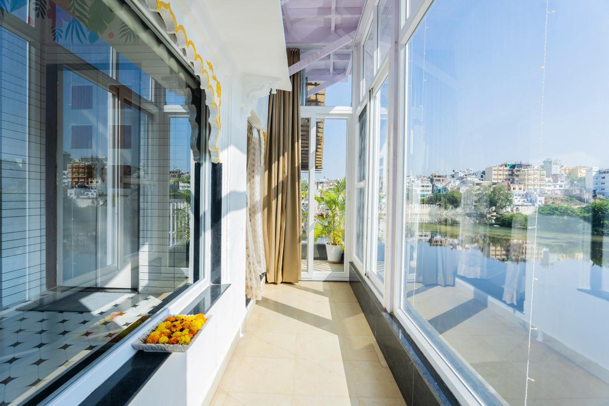 Natural Lake View Hotel อุเดเปอร์ ภายนอก รูปภาพ