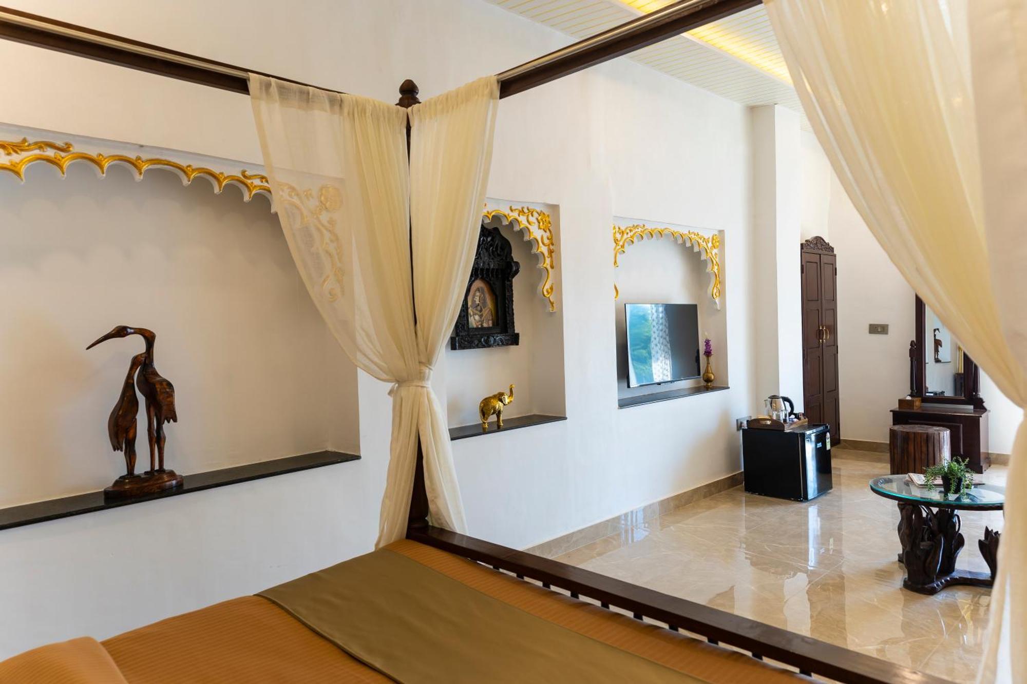 Natural Lake View Hotel อุเดเปอร์ ภายนอก รูปภาพ